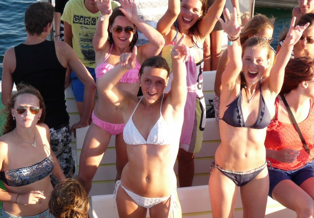 albufeira-hen-do-weekend-party-boat-1024x709