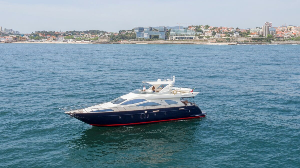 vilamoura-private-charter-Azimute-80-feet-1